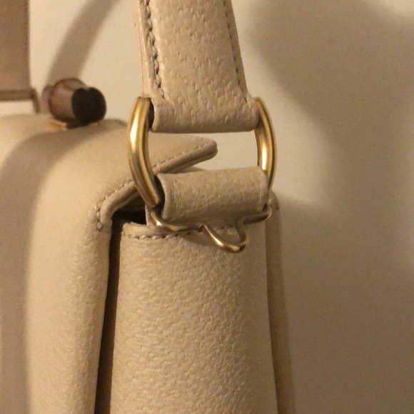 Vintage Gucci Beige Convertible Leather Crossbody Handbag with extra Beige Knob - Picture 3 of 16